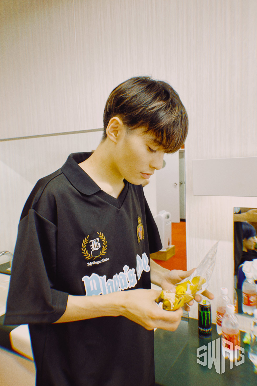 バナナに真剣な関さん🍌