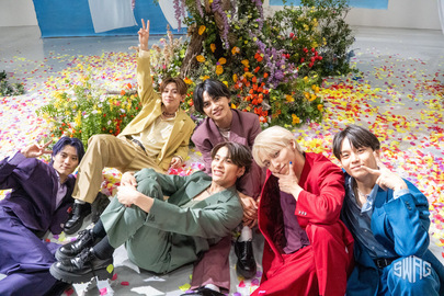 "Freaking Happy" Music Video Shooting Behind Photos