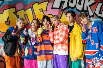 "Hook Up" Music Video Shooting Behind Photos